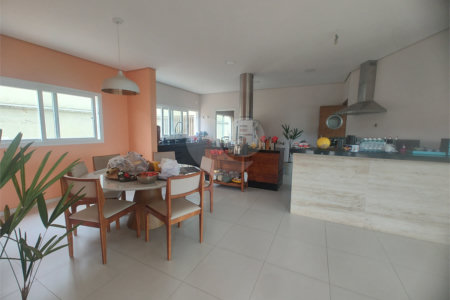 Casa à venda com 5 quartos, sendo 3 suítes, no condomínio Serra da Estrela, Atibaia - SP