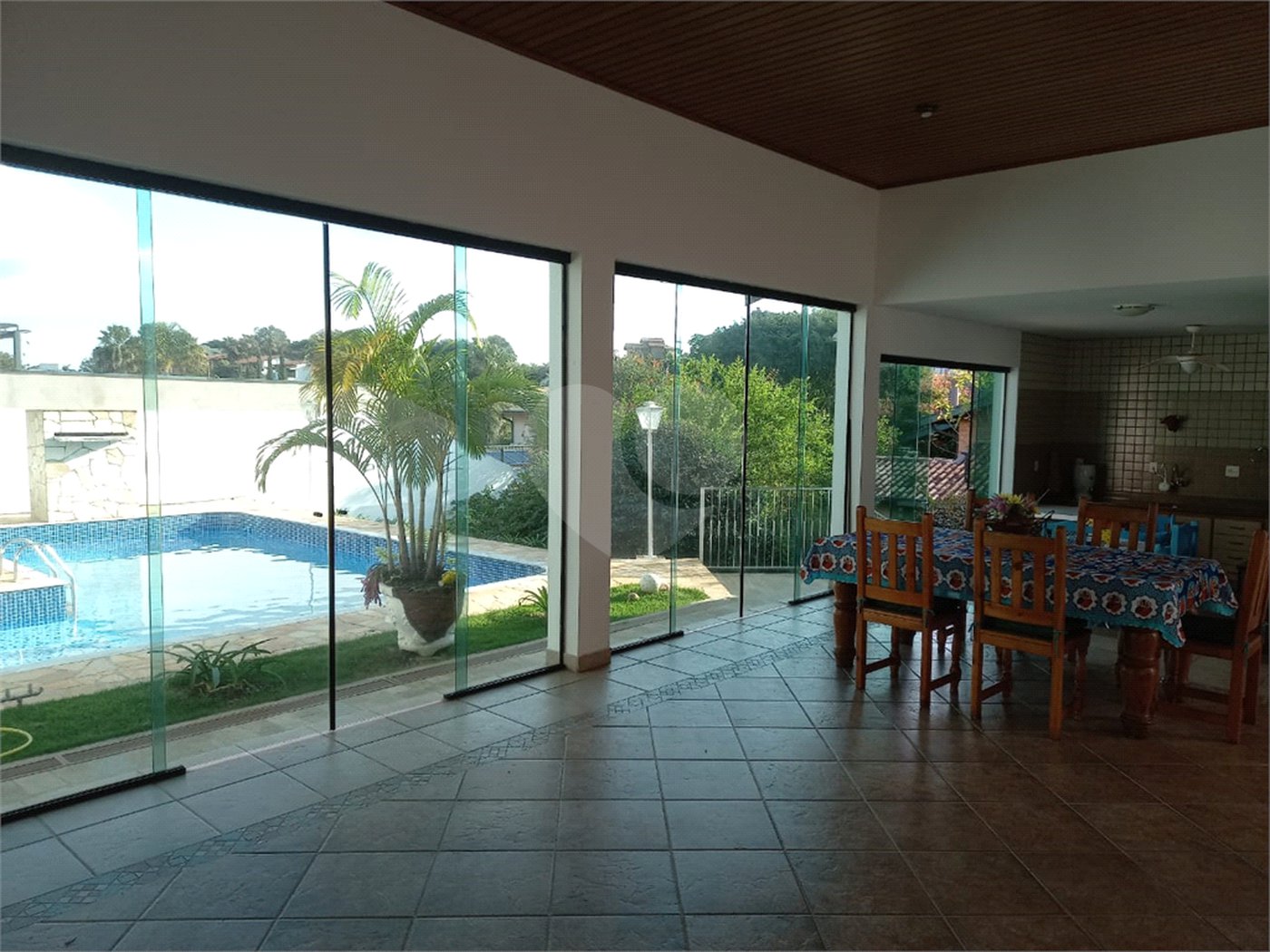 Casa à venda com 4 quartos, sendo 1 suíte, no condomínio Vale do Itamaracá, Valinhos - SP