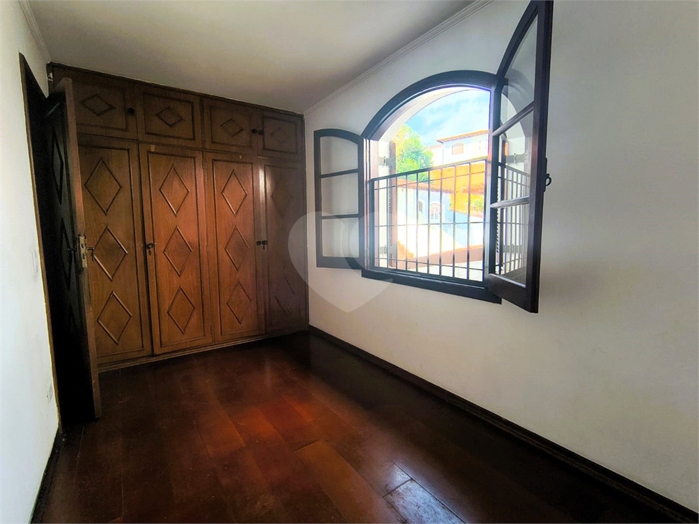 Sobrado à venda com 3 quartos, sendo 1 suíte,  em Jardim Esmeralda, São Paulo, SP
