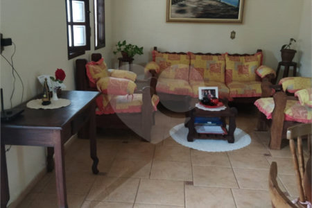 Casa Térrea à venda com 3 quartos, sendo 1 suíte,  no Centro, Salesópolis, SP