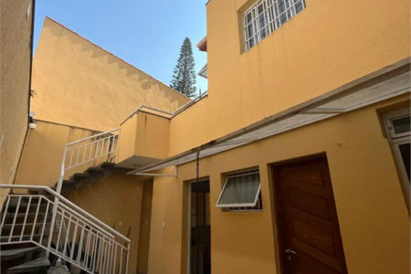 Sobrado à venda com 4 quartos, sendo 1 suíte, em Vila Cordeiro, São Paulo, SP