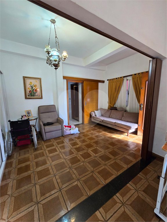 Sobrado à venda com 5 quartos, sendo 1 suíte, em Vila Bonilha, São Paulo, SP