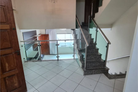 Casa à venda ou para alugar com 3 quartos, sendo 1 suíte,  em Bosque da Saúde, São Paulo, SP
