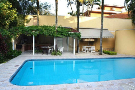 Casa Térrea à venda com 4 suítes em Jardim Cordeiro, São Paulo, SP