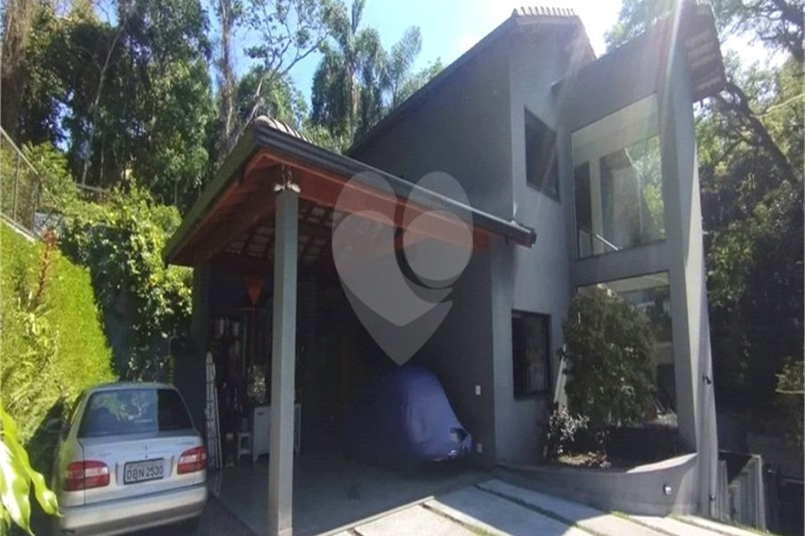 Casa à venda com 3 suítes no condomínio Sausalito, Mairiporã - SP