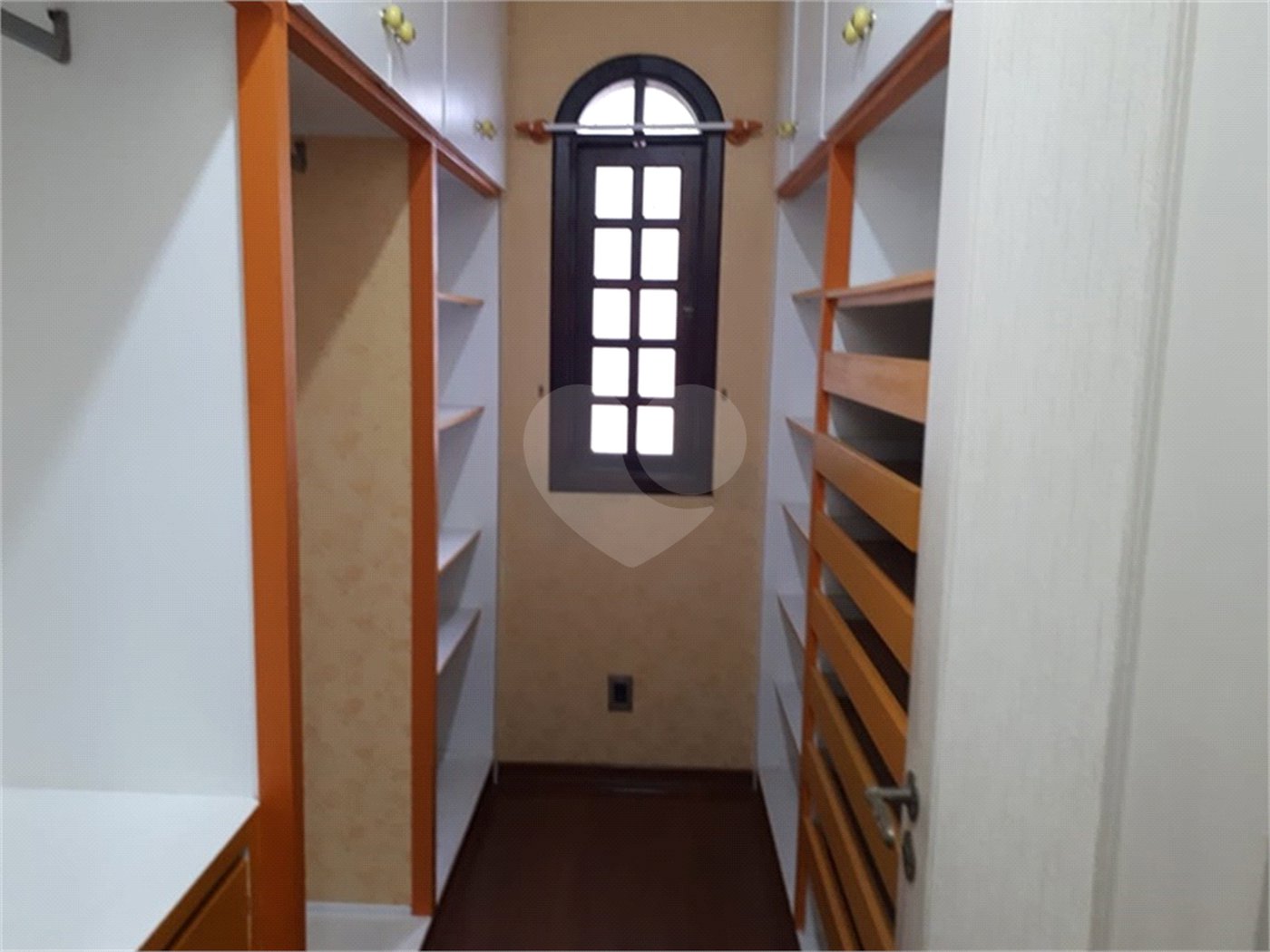 Sobrado à venda com 5 quartos, sendo 3 suítes, em Tremembé, São Paulo, SP
