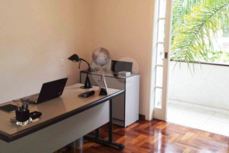 Sobrado à venda com 4 quartos, sendo 2 suítes, em Jardim Marajoara, São Paulo, SP