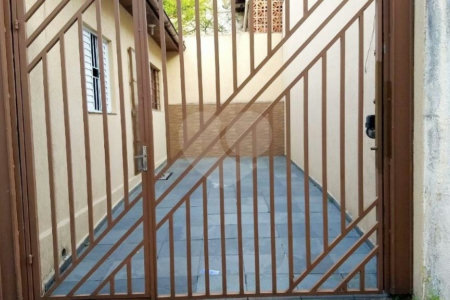 Casa à venda com 2 quartos, sendo 1 suíte, em Vila Gumercindo, São Paulo, SP