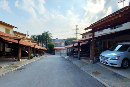 Casa à venda com 2 suítes no condomínio Residencial Sabará, São Paulo - SP
