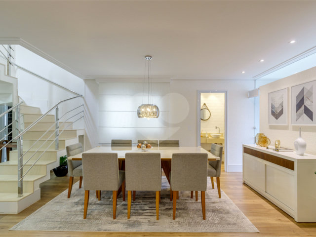 Casa à venda com 4 quartos, sendo 2 suítes,  no condomínio Residencial Vila Lagos, São Paulo - SP