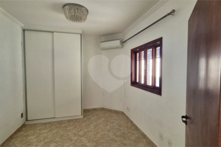 Casa à venda com 4 quartos, sendo 2 suítes, no condomínio Residencial Grape Village, Vinhedo - SP