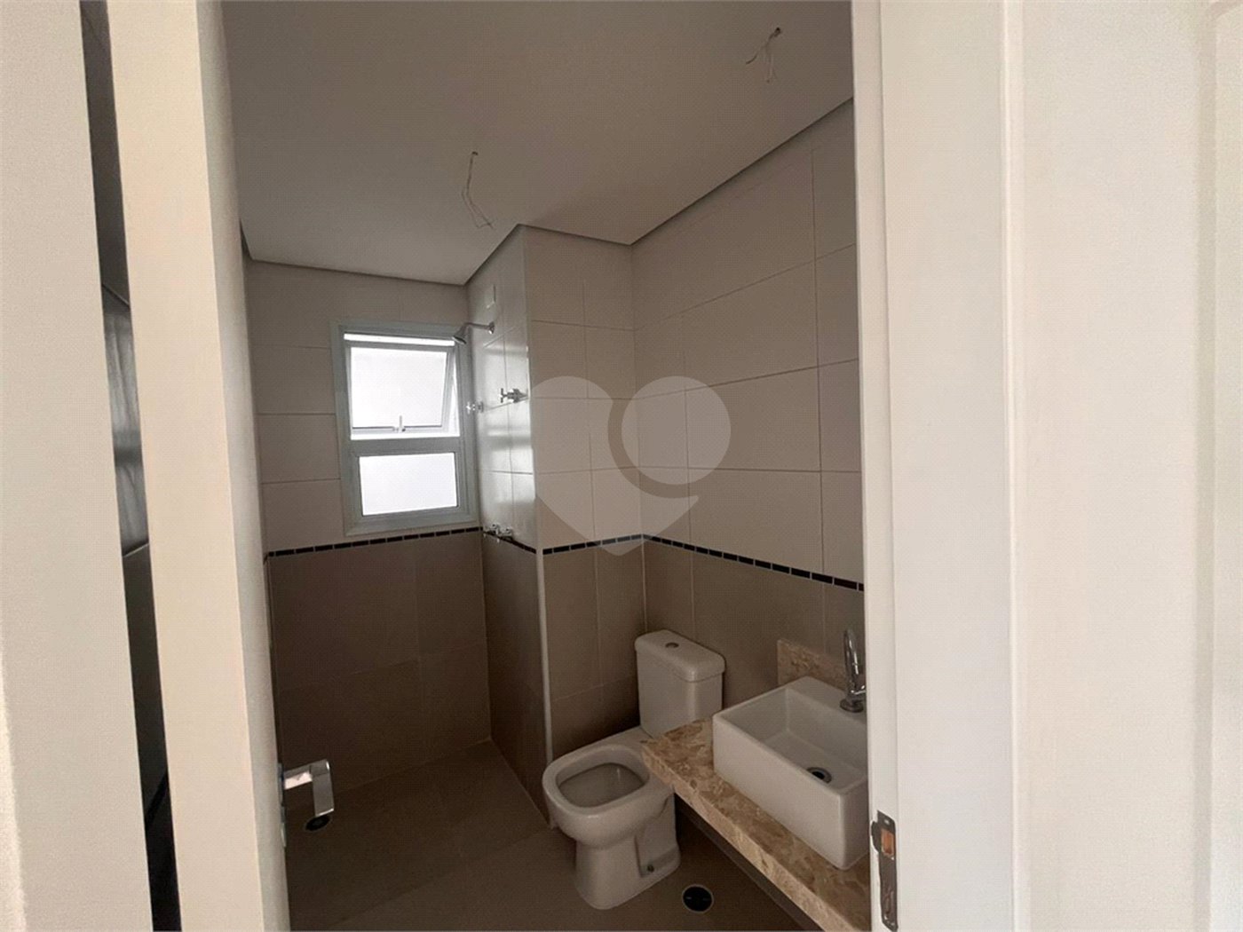 Apartamento à venda com 2 quartos, sendo 1 suíte,  em Loteamento Mogilar, Mogi das Cruzes, SP