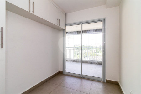 Apartamento à venda com 3 quartos, sendo 1 suíte,  em Vila Anastácio, São Paulo, SP