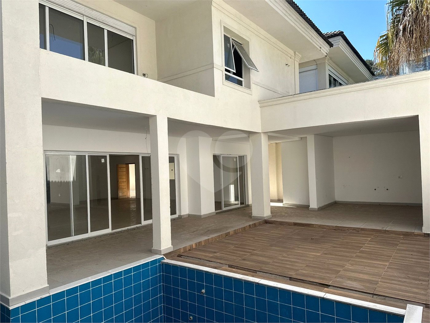 Casa à venda com 4 suítes no condomínio Villaggio Houda, São Paulo - SP