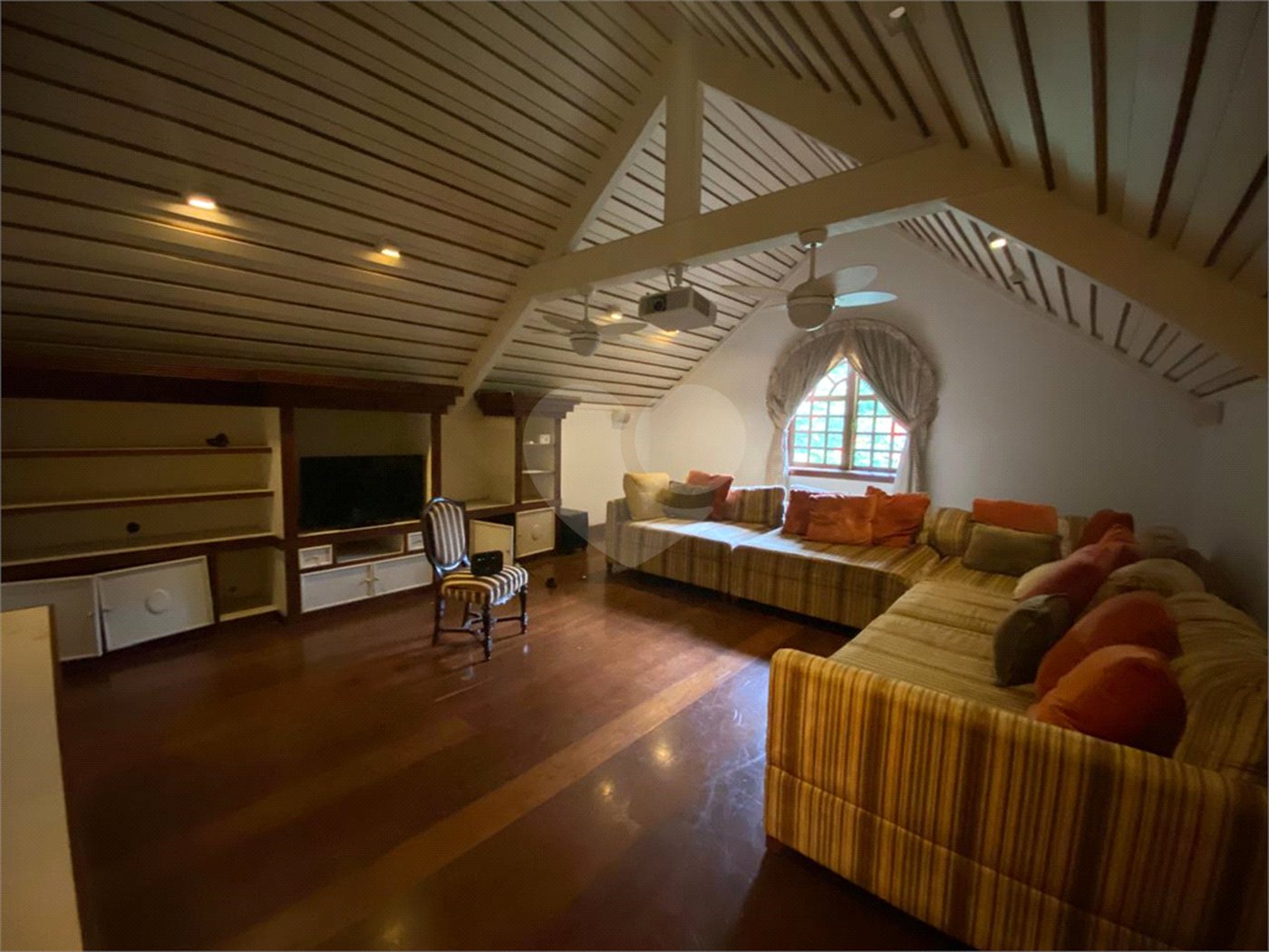 Casa à venda ou para alugar com 5 quartos, sendo 3 suítes,  em Fazenda Morumbi, São Paulo, SP
