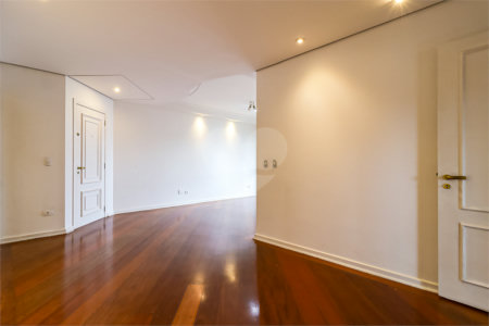 Apartamento à venda com 4 quartos, sendo 3 suítes, em Brooklin Paulista, São Paulo, SP