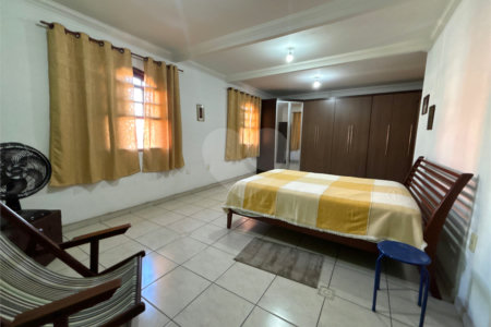 Casa à venda com 3 quartos, sendo 1 suíte, em Vila Galvão, Guarulhos, SP