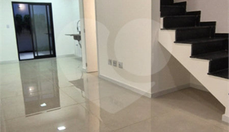 Sobrado à venda com 2 quartos, sendo 1 suíte,  em Vila Paiva, São Paulo, SP
