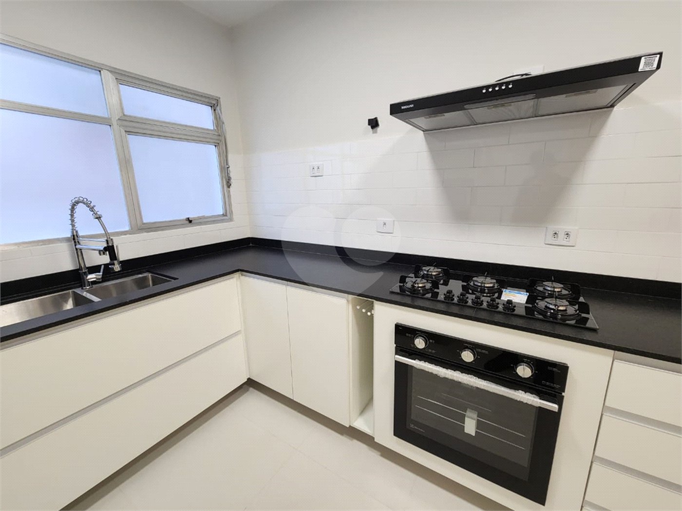 Apartamento à venda com 4 quartos, sendo 1 suíte,  em Pinheiros, São Paulo, SP