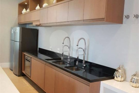Apartamento à venda com 2 quartos, sendo 1 suíte,  em Vila Cordeiro, São Paulo, SP