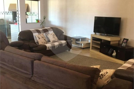 Sobrado à venda com 4 quartos, sendo 1 suíte,  em Vila Asem, Itapetininga, SP