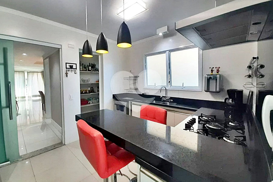 Casa à venda com 5 quartos, sendo 2 suítes, no condomínio Florada da Serra, São Paulo - SP