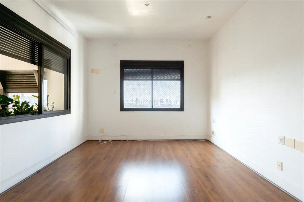 Duplex à venda com 6 quartos, sendo 4 suítes, em Alto de Pinheiros, São Paulo, SP