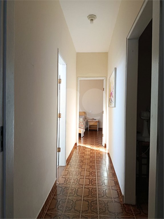 Casa térrea e espaçosa no centro da cidade por apenas R$370.000,00!!! Vamos agendar uma visita?