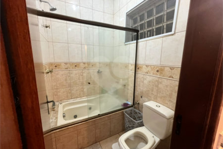 Casa à venda com 3 quartos, sendo 1 suíte, em Parque Santa Marta, São Carlos, SP