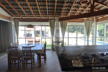 Casa à venda com 3 quartos, sendo 1 suíte, no condomínio Alpes Douro, Bom Jesus dos Perdões - SP