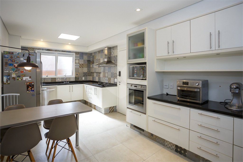 Apartamento à venda com 3 suítes em Campo Belo, São Paulo, SP