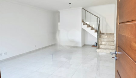 Sobrado à venda com 3 quartos, sendo 1 suíte,  em Vila Romero, São Paulo, SP