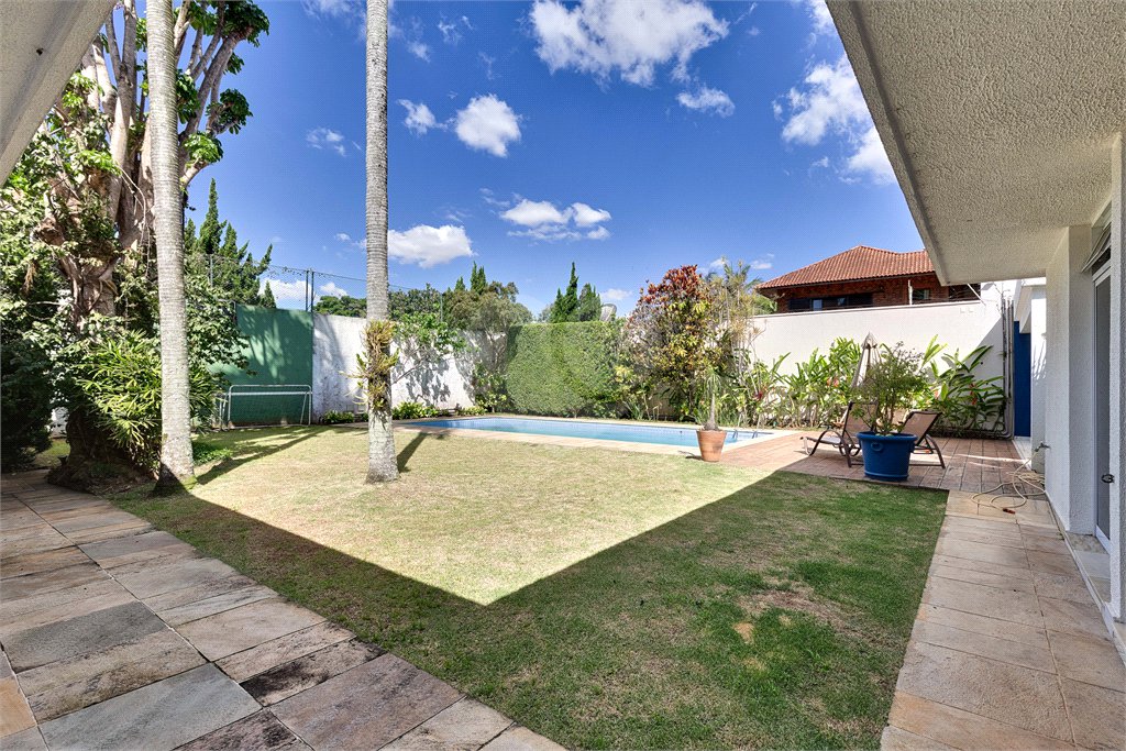 Casa à venda com 4 suítes em Jardim Cordeiro, São Paulo, SP