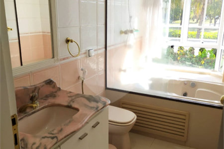 Casa à venda ou para alugar com 5 quartos, sendo 3 suítes, no condomínio Fazenda Lago Azul, Araçoiaba da Serra - SP