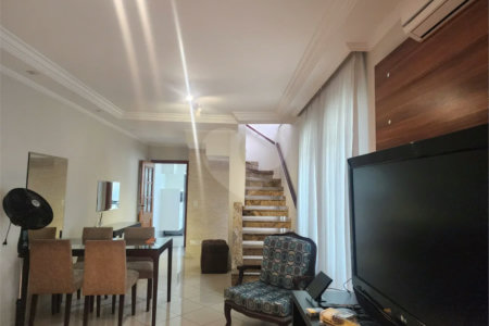 Sobrado à venda com 3 quartos, sendo 1 suíte, em Vila Paulicéia, São Paulo, SP