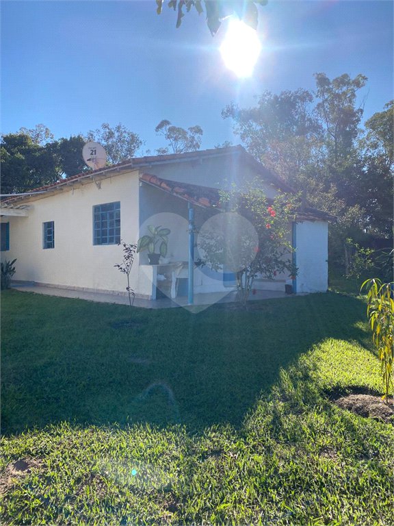 Chácara à venda com 5 quartos, sendo 2 suítes,  no Centro, Sarapuí, SP