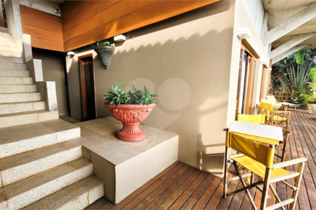 Casa à venda com 5 quartos, sendo 4 suítes,  em Albatroz, Armação dos Búzios, RJ