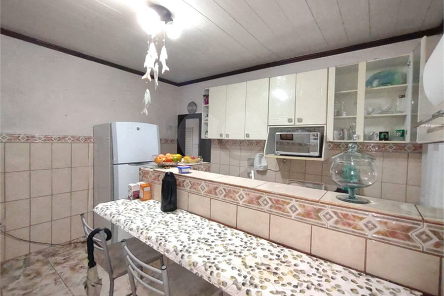 Casa Térrea de Esquina à Venda no Parque Vitória – Excelente Potencial!