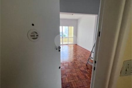 Prédio inteiro para venda.