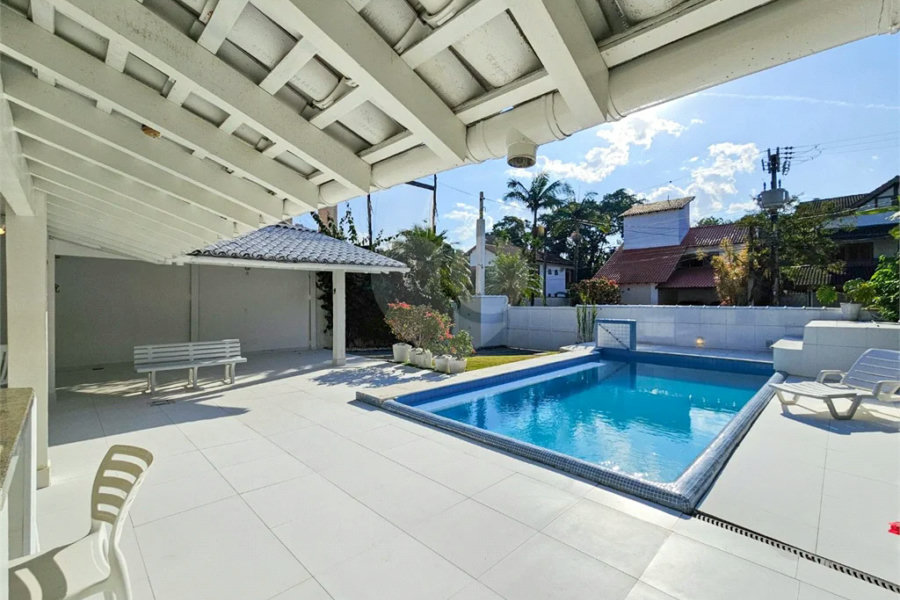 Casa à venda com 4 quartos, sendo 3 suítes,  em Riviera de São Lourenço, Bertioga, SP
