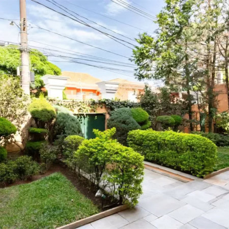 Casa à venda com 4 suítes em Jardim Leonor, São Paulo, SP