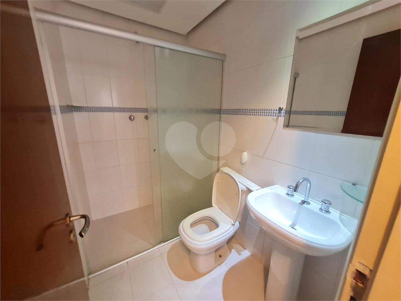 Casa à venda com 3 quartos, sendo 1 suíte, no condomínio Jardim Itatinga II, São Paulo - SP