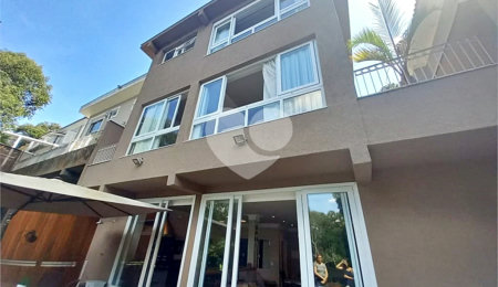 Casa à venda com 4 quartos, sendo 3 suítes, no condomínio Itatinga 1, São Paulo - SP