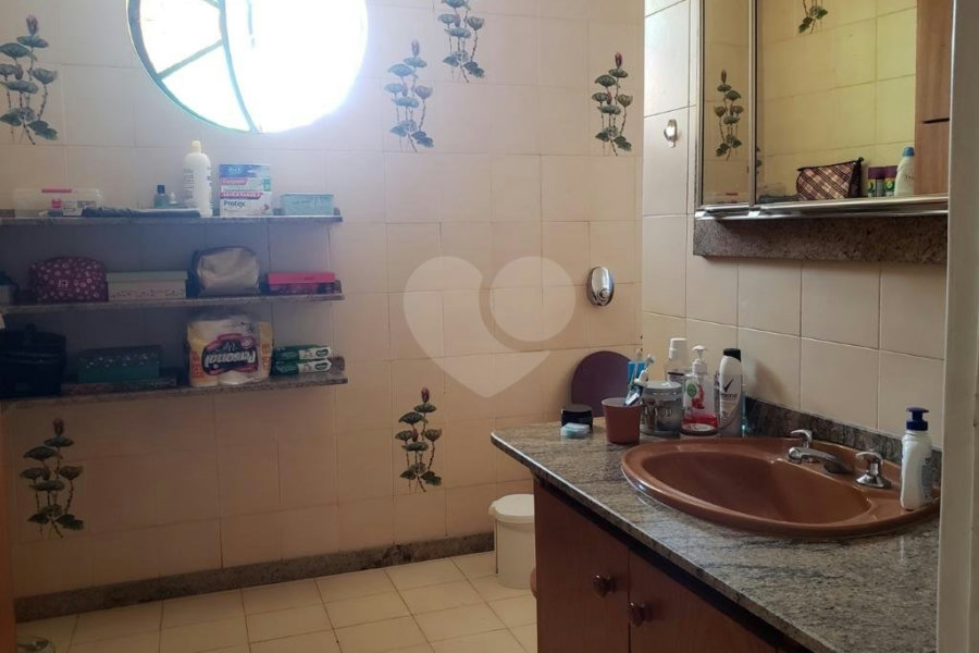 Sobrado à venda com 4 quartos, sendo 1 suíte, em Jardim Floresta, São Paulo, SP