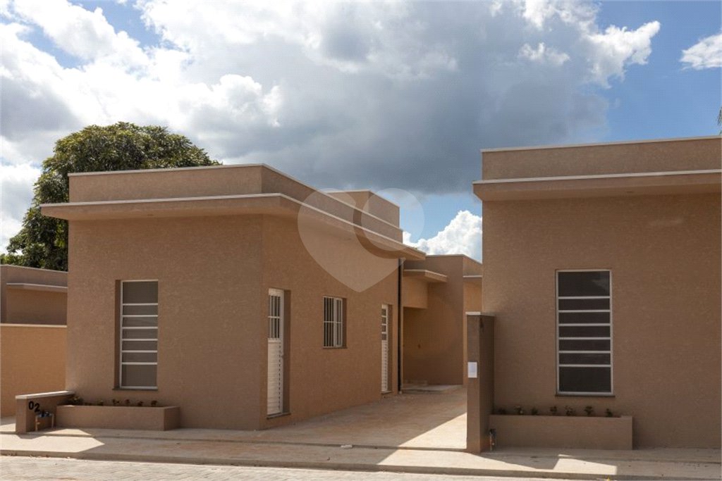 Casa à venda com 2 quartos no condomínio Uirapuru, Bom Jesus dos Perdões - SP