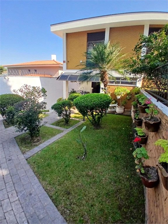 Sobrado à venda com 4 quartos, sendo 2 suítes,  em Jardim Leonor, São Paulo, SP