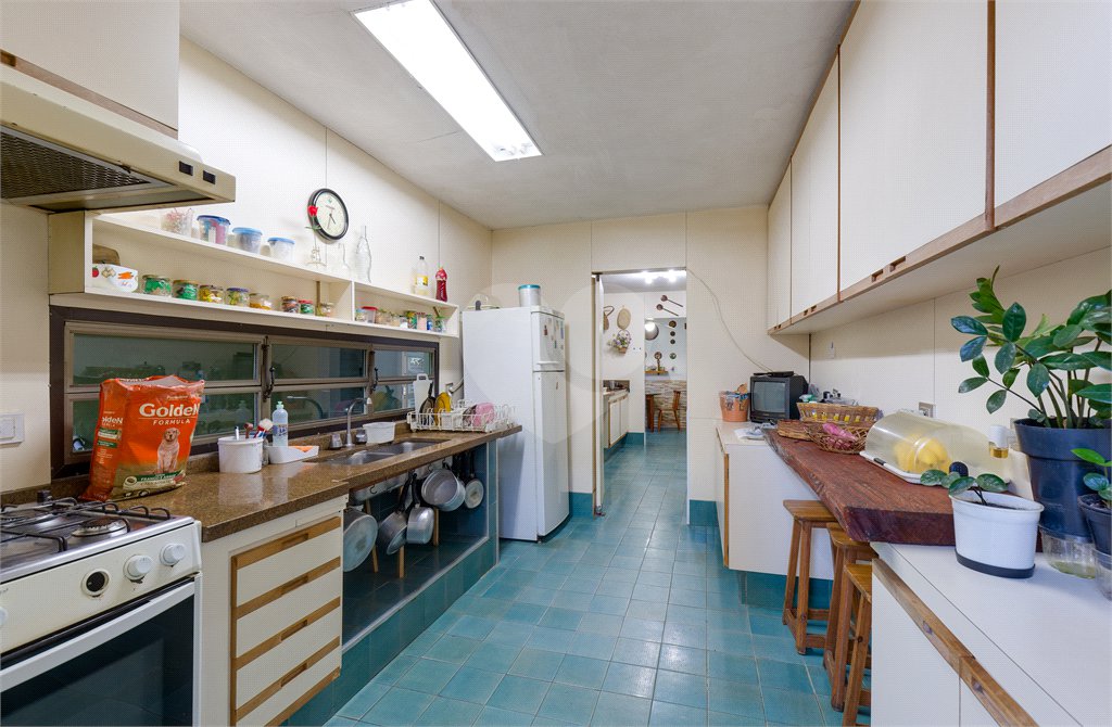 Casa Térrea à venda com 5 quartos, sendo 2 suítes, em Alto da Boa Vista, São Paulo, SP