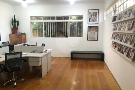 Casa à venda com 4 quartos, sendo 1 suíte,  em Jardim Colombo, São Paulo, SP