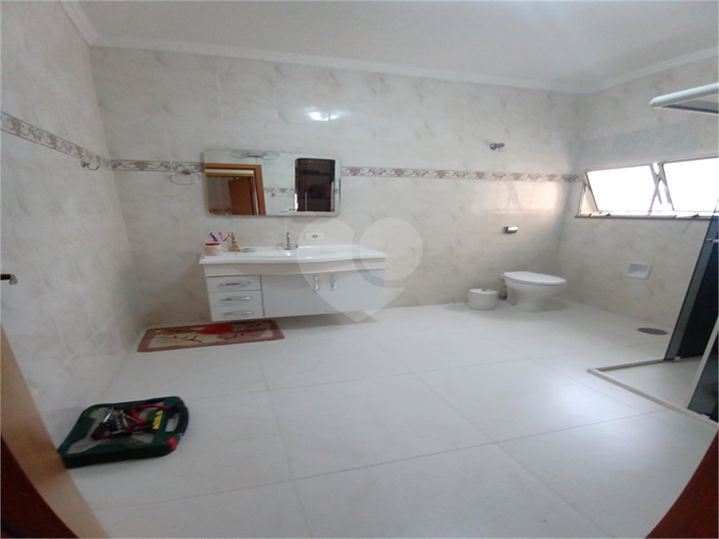 Sobrado à venda com 4 quartos, sendo 1 suíte, em Tremembé, São Paulo, SP