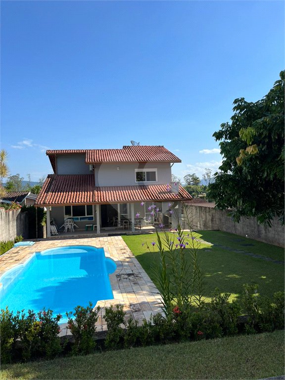 Casa à venda com 2 suítes no condomínio Recanto da Lagoinha, Ubatuba - SP